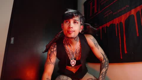 Snapshot of vampiredavyd chatting on January 2025 12:36:02 AM david guzman i model independenthelp me with a thumbs up online show from January 2025 12:36:02 AM