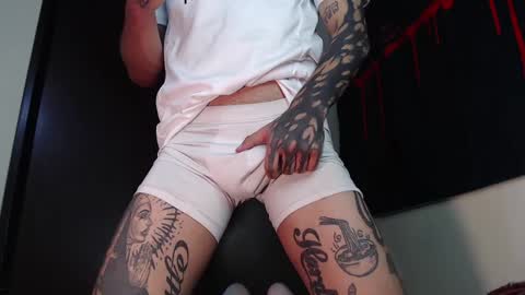 Snapshot of vampiredavyd chatting on February 2025 12:30:01 AM david guzman i model independenthelp me with a thumbs up online show from February 2025 12:30:01 AM