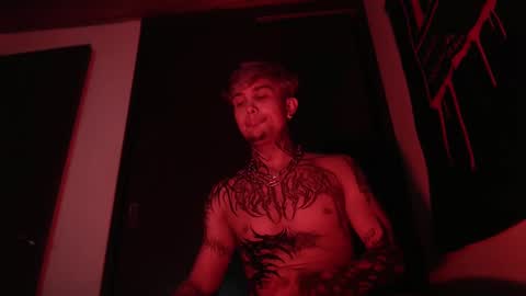 Snapshot of vampiredavyd chatting on February 2025 05:16:01 AM david guzman i model independenthelp me with a thumbs up online show from February 2025 05:16:01 AM