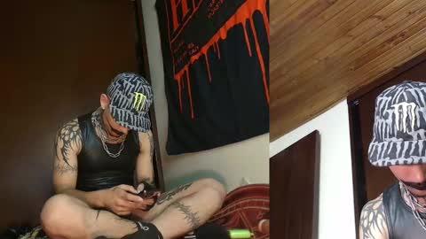 Snapshot of vampiredavyd chatting on February 2025 01:40:02 AM david guzman i model independenthelp me with a thumbs up online show from February 2025 01:40:02 AM