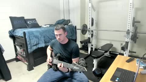 Snapshot of vandal2021 chatting on January 2025 02:47:01 AM Vandal2021 online show from January 2025 02:47:01 AM