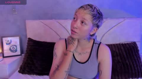 vane_grey online show from May 2026 07:19:01 PM