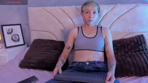 vane_grey online show from May 2026 08:49:02 PM