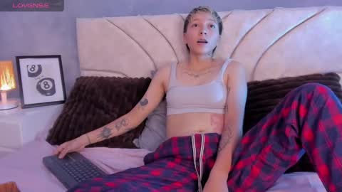 vane_grey online show from May 2026 08:06:02 PM