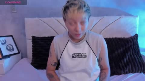 vane_grey online show from May 2026 07:44:02 PM