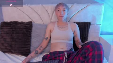 vane_grey online show from June 2026 07:40:01 PM