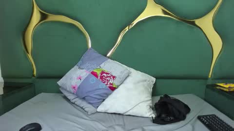 Vane online show from December 2025 07:21:02 PM