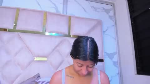 Snapshot of vanelin18 chatting on April 2026 01:41:02 PM Vane online show from April 2026 01:41:02 PM