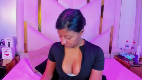 Snapshot of vanelin18 chatting on April 2026 07:19:01 PM Vane online show from April 2026 07:19:01 PM
