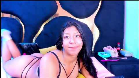 Snapshot of vanelin18 chatting on May 2026 04:15:02 PM Vane online show from May 2026 04:15:02 PM