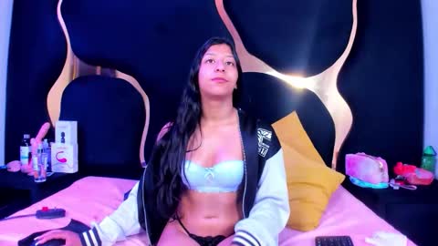 Snapshot of vanelin18 chatting on May 2026 03:07:01 PM Vane online show from May 2026 03:07:01 PM