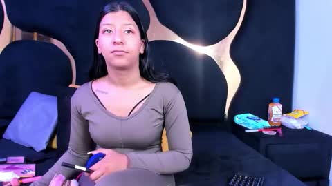 Snapshot of vanelin18 chatting on May 2026 01:41:01 PM Vane online show from May 2026 01:41:01 PM