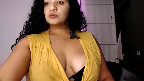 Snapshot of vanesam chatting on February 2026 04:42:01 AM vanessa and samantha online show from February 2026 04:42:01 AM