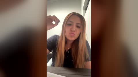 Snapshot of vanesaxd chatting on December 2025 07:21:02 PM Vanessa online show from December 2025 07:21:02 PM