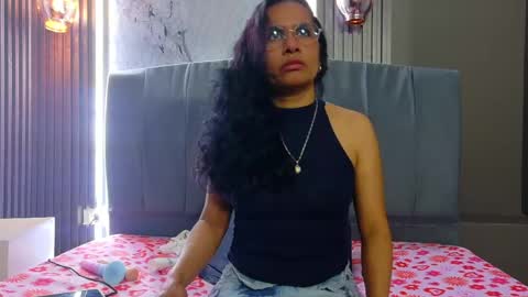Vanessa online show from May 2026 01:03:02 AM