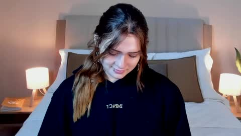 vanessa_foxyy online show from June 2026 11:00:01 PM