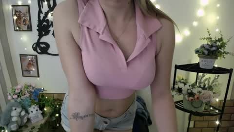 Snapshot of vanessa_joy_ chatting on April 2026 12:12:01 PM Vanessa online show from April 2026 12:12:01 PM