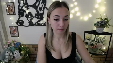 Snapshot of vanessa_joy_ chatting on April 2026 08:17:02 AM Vanessa online show from April 2026 08:17:02 AM