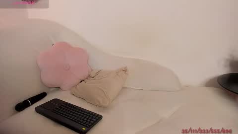 Snapshot of vanessafox__ chatting on September 2025 01:55:01 PM V online show from September 2025 01:55:01 PM