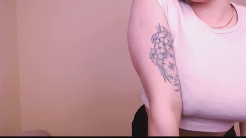 Snapshot of vanessakim_ chatting on February 2025 06:05:01 PM Vanessa online show from February 2025 06:05:01 PM