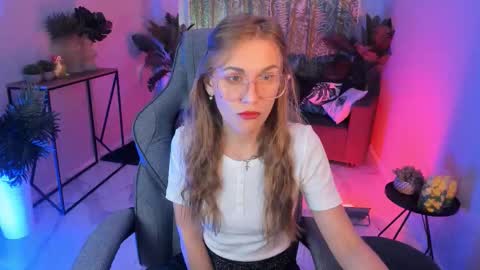 Vanessa online show from October 2025 08:01:01 AM