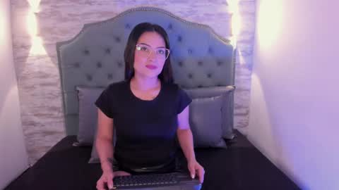 Snapshot of vanessamirren chatting on October 2025 02:15:02 PM vanessamirren online show from October 2025 02:15:02 PM