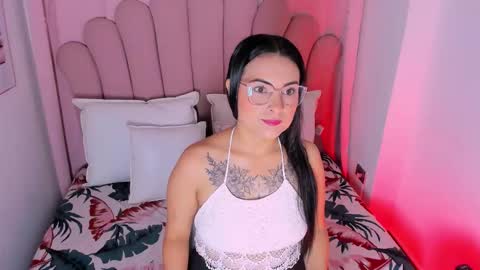 Snapshot of vanessamirren chatting on October 2025 11:32:02 AM vanessamirren online show from October 2025 11:32:02 AM
