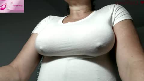 Snapshot of vanessared2 chatting on July 2026 01:02:02 PM Vanesared2 online show from July 2026 01:02:02 PM