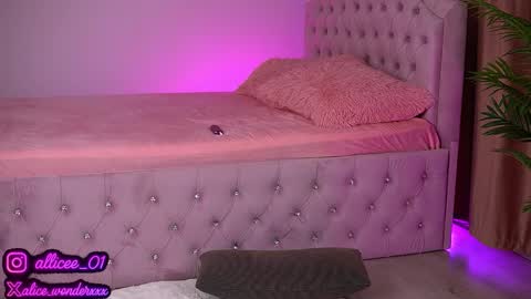 Vanessa Simon online show from September 2025 06:15:02 AM