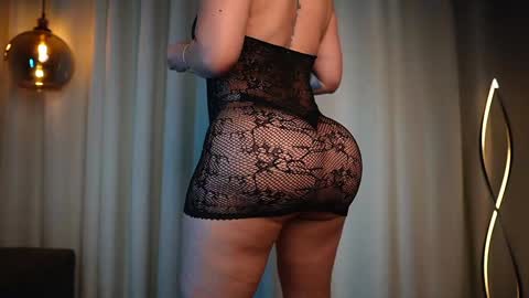 Snapshot of vaniaa_ chatting on December 2024 05:31:01 AM Vania online show from December 2024 05:31:01 AM