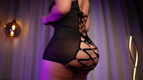 Snapshot of vaniaa_ chatting on January 2025 12:16:02 AM Vania online show from January 2025 12:16:02 AM