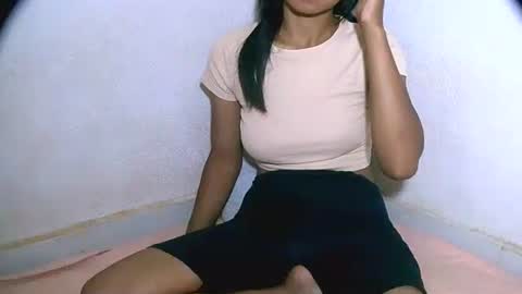 vanih27 online show from March 2026 07:21:02 PM