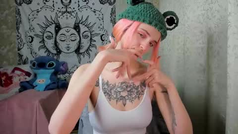 Snapshot of vanilla_arya chatting on February 2025 10:43:02 AM Adelina online show from February 2025 10:43:02 AM