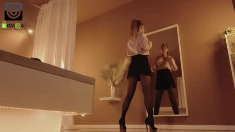 Laura online show from December 2025 03:54:01 PM