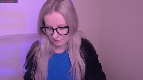 Snapshot of vanillaex_ chatting on November 2025 07:52:02 AM Mia online show from November 2025 07:52:02 AM