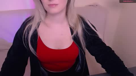 Snapshot of vanillaex_ chatting on November 2025 08:27:01 AM Mia online show from November 2025 08:27:01 AM