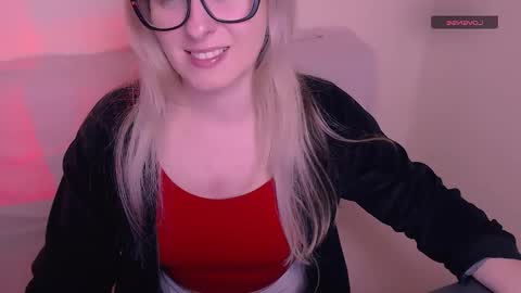 Snapshot of vanillaex_ chatting on December 2025 08:00:02 AM Mia online show from December 2025 08:00:02 AM