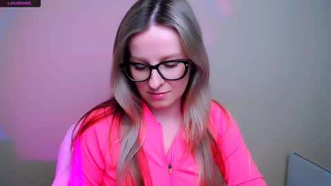 Snapshot of vanillaex_ chatting on February 2026 08:18:02 AM Mia online show from February 2026 08:18:02 AM