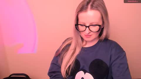 Snapshot of vanillaex_ chatting on February 2026 05:25:01 AM Mia online show from February 2026 05:25:01 AM