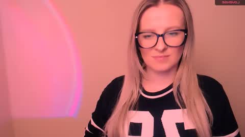 Snapshot of vanillaex_ chatting on February 2026 05:31:01 PM Mia online show from February 2026 05:31:01 PM