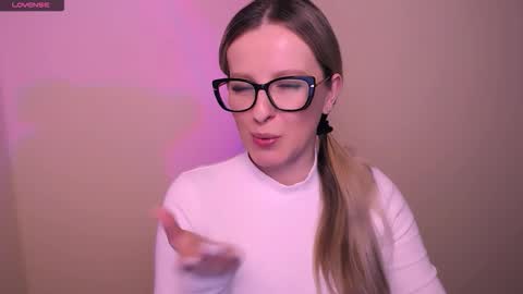 Snapshot of vanillaex_ chatting on March 2026 06:03:01 PM Mia online show from March 2026 06:03:01 PM