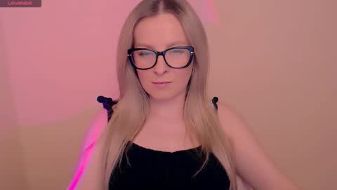 Snapshot of vanillaex_ chatting on March 2026 07:52:01 PM Mia online show from March 2026 07:52:01 PM