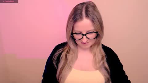 Snapshot of vanillaex_ chatting on March 2026 06:24:02 PM Mia online show from March 2026 06:24:02 PM