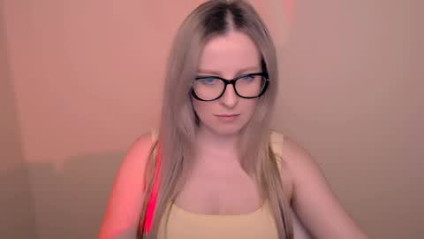 Snapshot of vanillaex_ chatting on April 2026 06:16:02 PM Mia online show from April 2026 06:16:02 PM