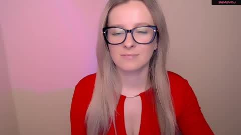 Snapshot of vanillaex_ chatting on April 2026 04:44:01 PM Mia online show from April 2026 04:44:01 PM