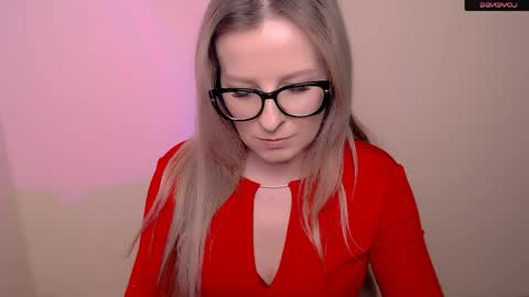 Snapshot of vanillaex_ chatting on April 2026 07:18:01 PM Mia online show from April 2026 07:18:01 PM
