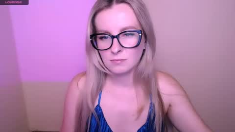 Snapshot of vanillaex_ chatting on June 2026 04:38:02 PM Mia online show from June 2026 04:38:02 PM