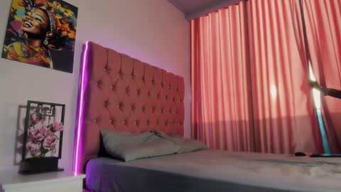 VanillaFlo online show from May 2026 04:52:01 AM