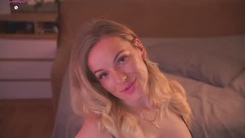 Snapshot of vanille_mystery chatting on July 2026 10:45:01 PM Sophie online show from July 2026 10:45:01 PM