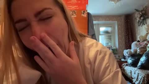 Mia online show from April 2026 05:55:01 AM